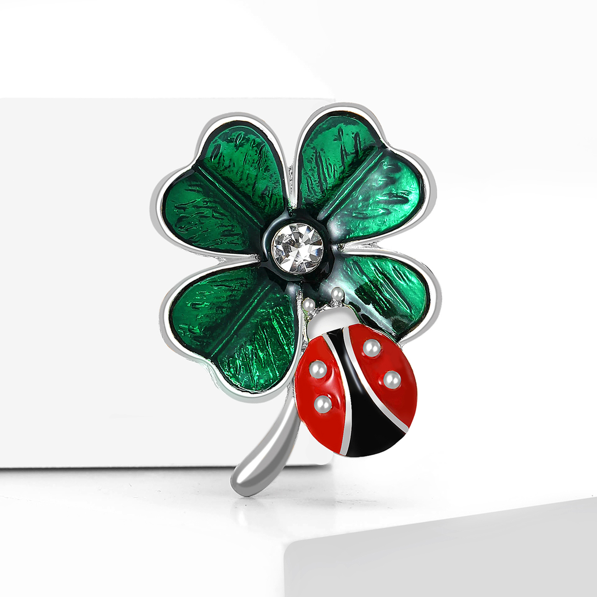 Cartoon cute fun alloy enamel ladybug four-leaf clover brooch exquisite creative men's and women's clothing corsage jewelry pins