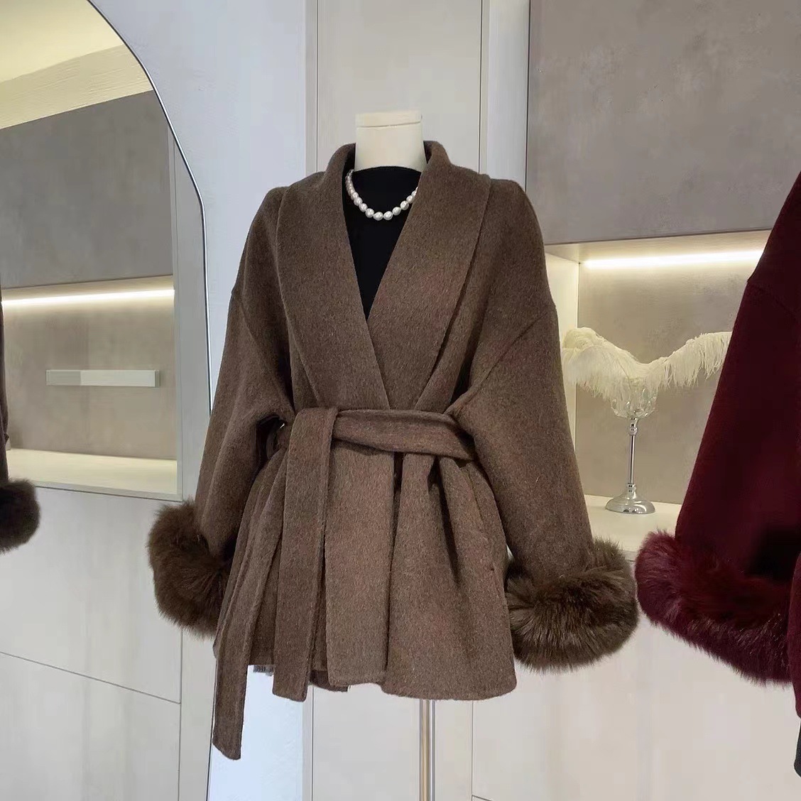 雰囲気のバスローブの長いタイプのウールの両面のラシャのコートの女性の高級な秋冬は本当にキツネの毛のコートを取り外します。