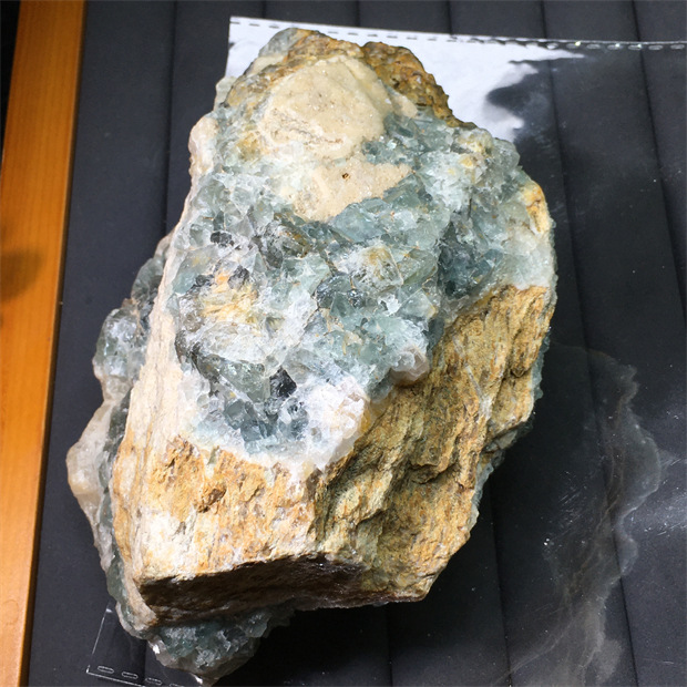 Madagascar Natural Sunlight Green Fluorite Raw Stone Specimen Color Change Green Mineral Crystal 6 sup