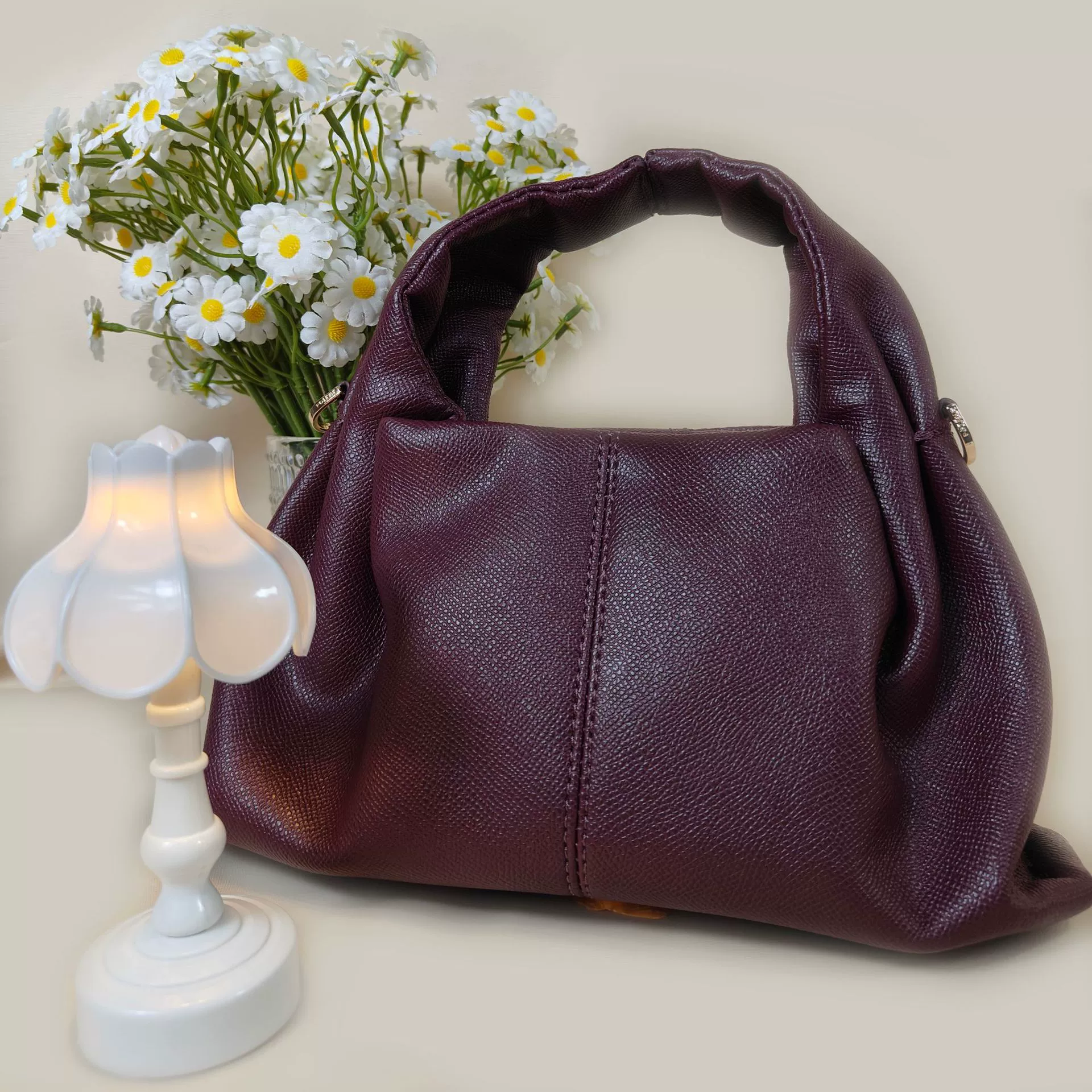 Universal retro one-shoulder bag