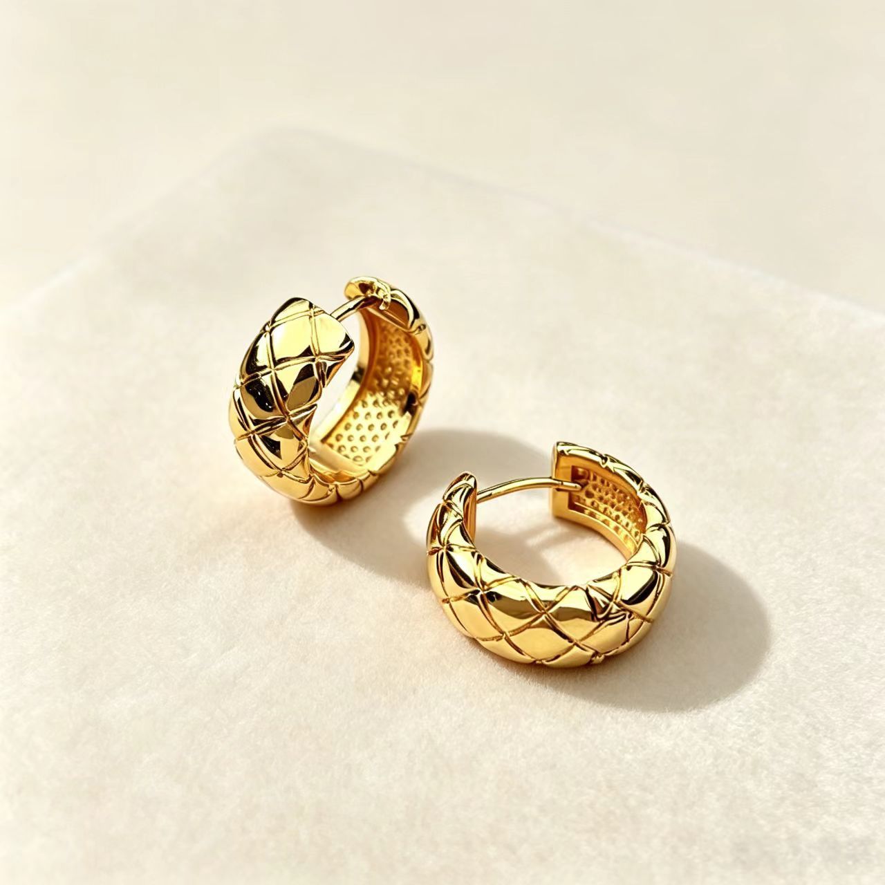 Aretes retrógrados de diamante transfronterizos nicho de diseño de aretes de alto nivel lujoso ligero aretes de aretes de metal buckle