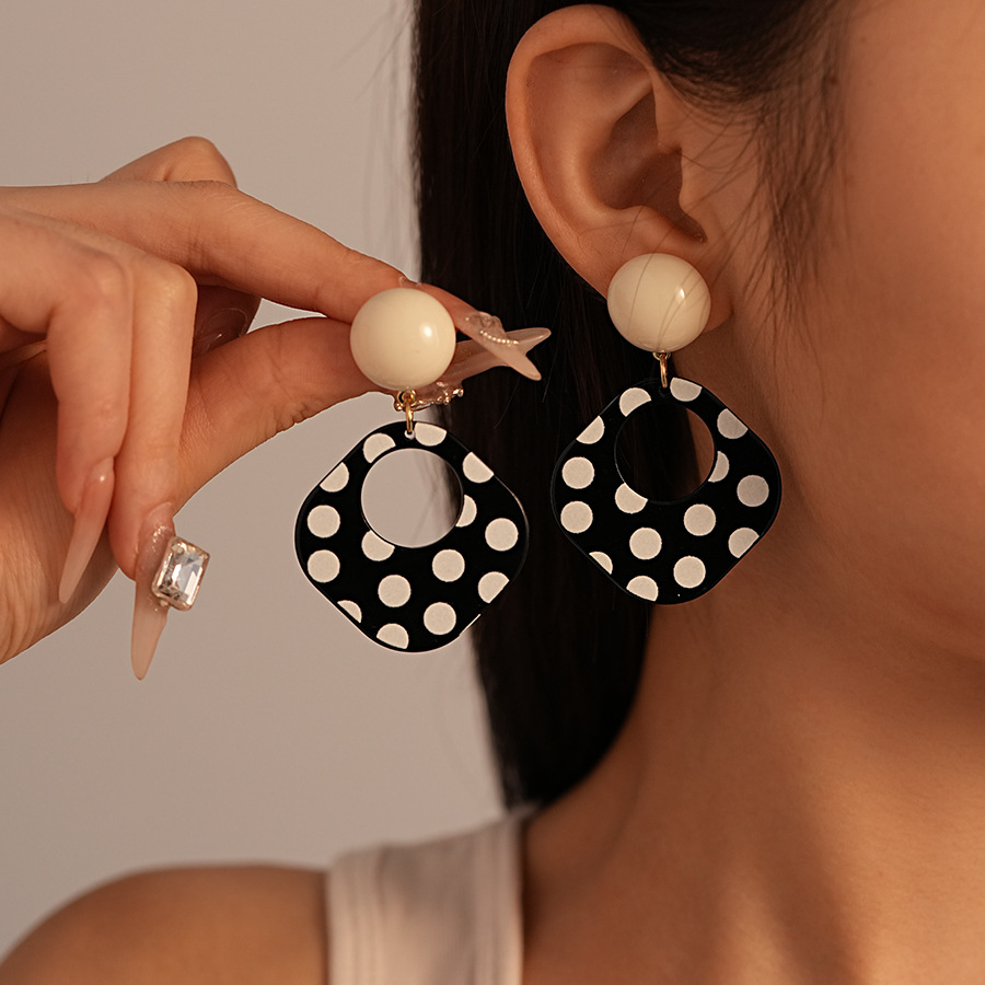Retro acrylic square geometric fashionable elegant earrings