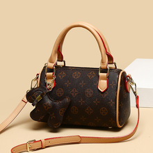 潮流小众时尚手拎包包女式2025新款质感百搭枕头包洋气通勤斜挎包