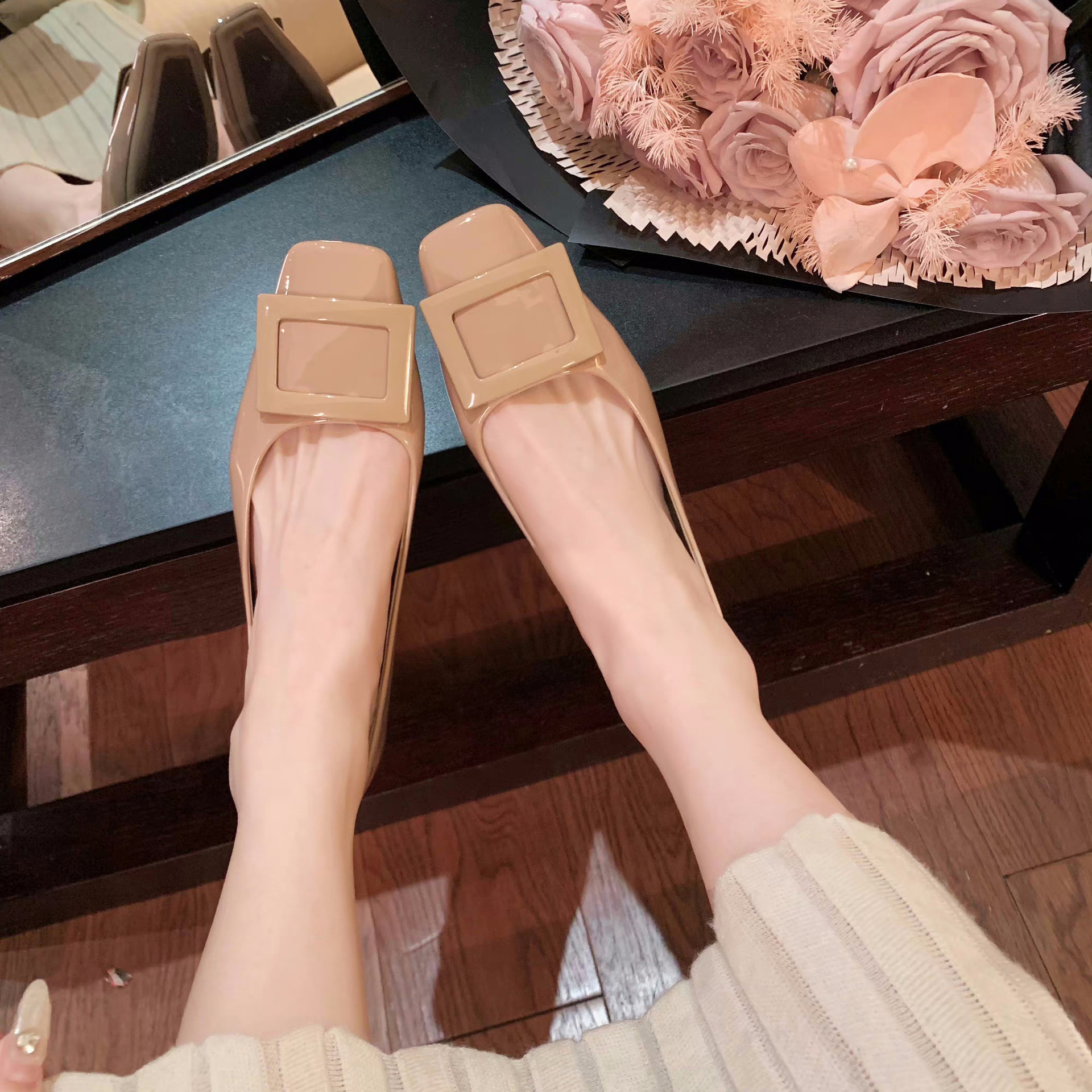 Versión de piel de vaca ~ Tacones altos de tacón grueso de cuero con hebilla cuadrada francesa