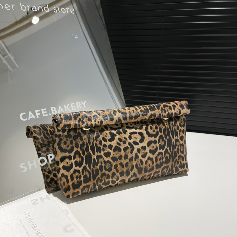 Spring Large-Capacity Commuter Handbag Women's 2025 New High-End Niche Design Leopard Print Clutch Bag