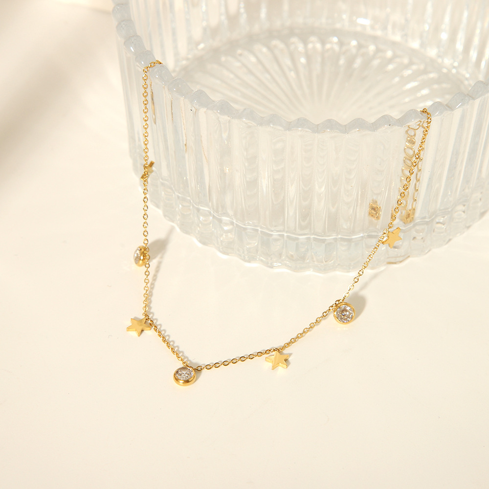 2024 verano nuevo estilo INS estilo exquisito estrella de cinco puntas circón impermeable y no se desvanece cadena de fútbol femenino joyería