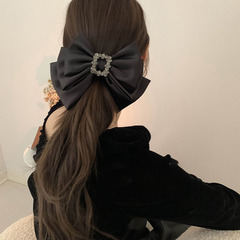 スクエアストーンの高級感! 蝶結びのリボンのヘアピンの女性の前髪は髪飾りの新型の黒色のトップを挟んで二重に挟みます。