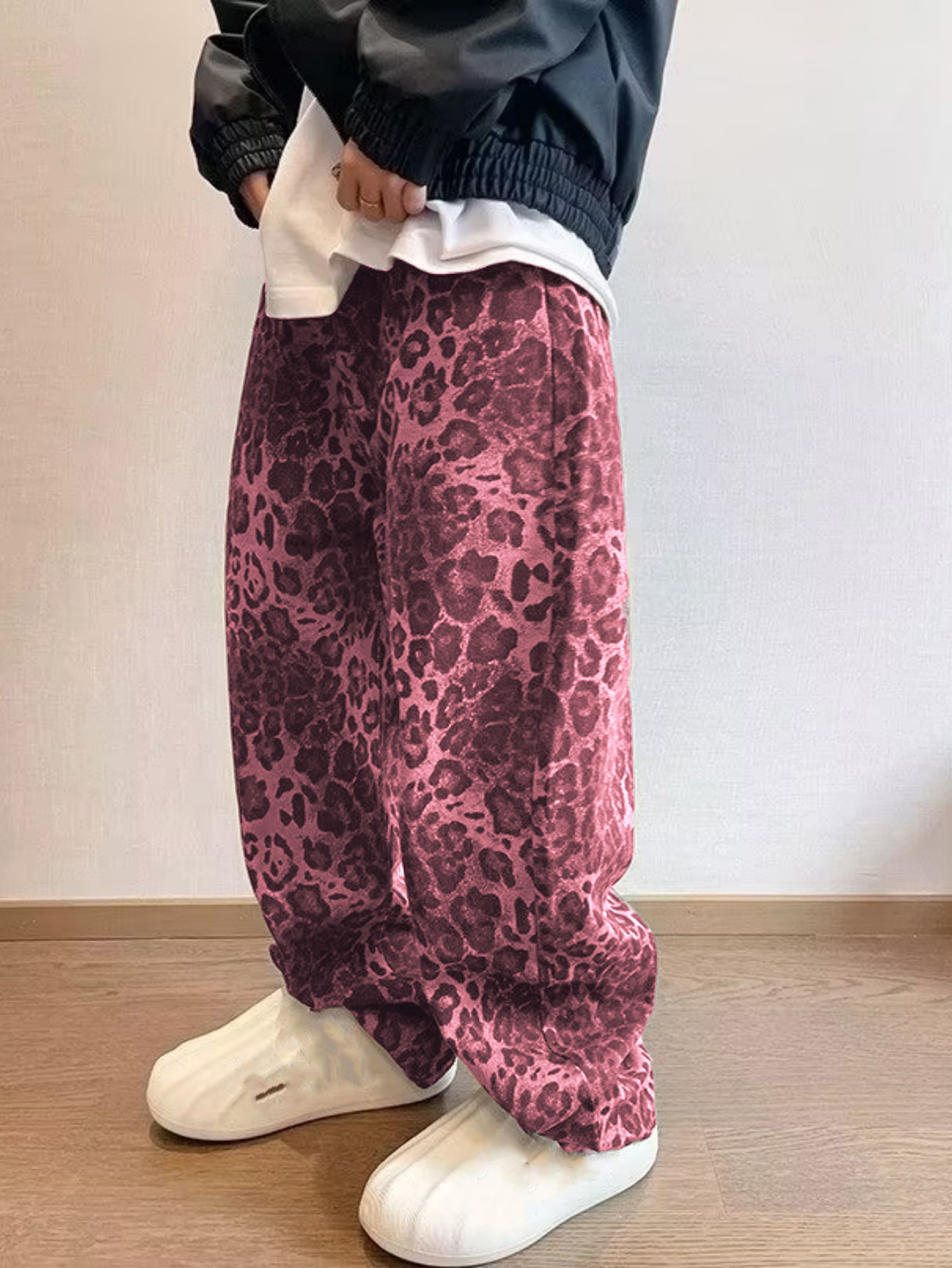 Herren Wide Leg Jeans Im Leopard Print Design Denim Hose Locker_voghion.com
