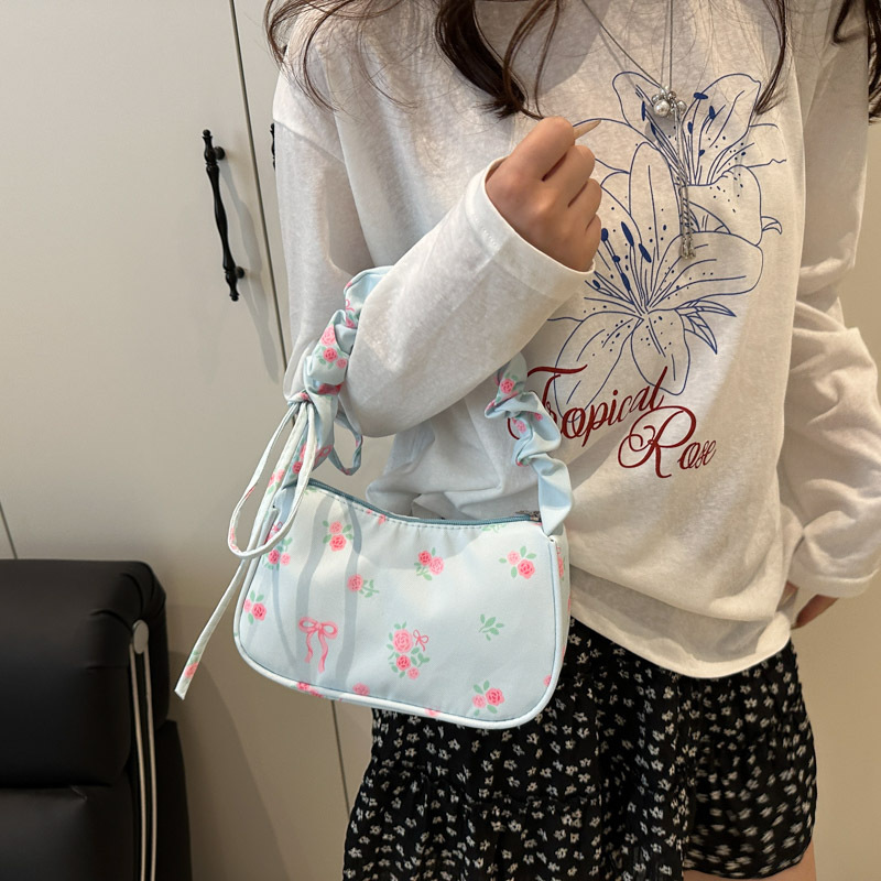 美しい新鮮な花柄の甘いプリーツハンドバッグ 2025 夏の人気の軽量でスタイリッシュな女性のショルダー脇の下バッグ|undefined