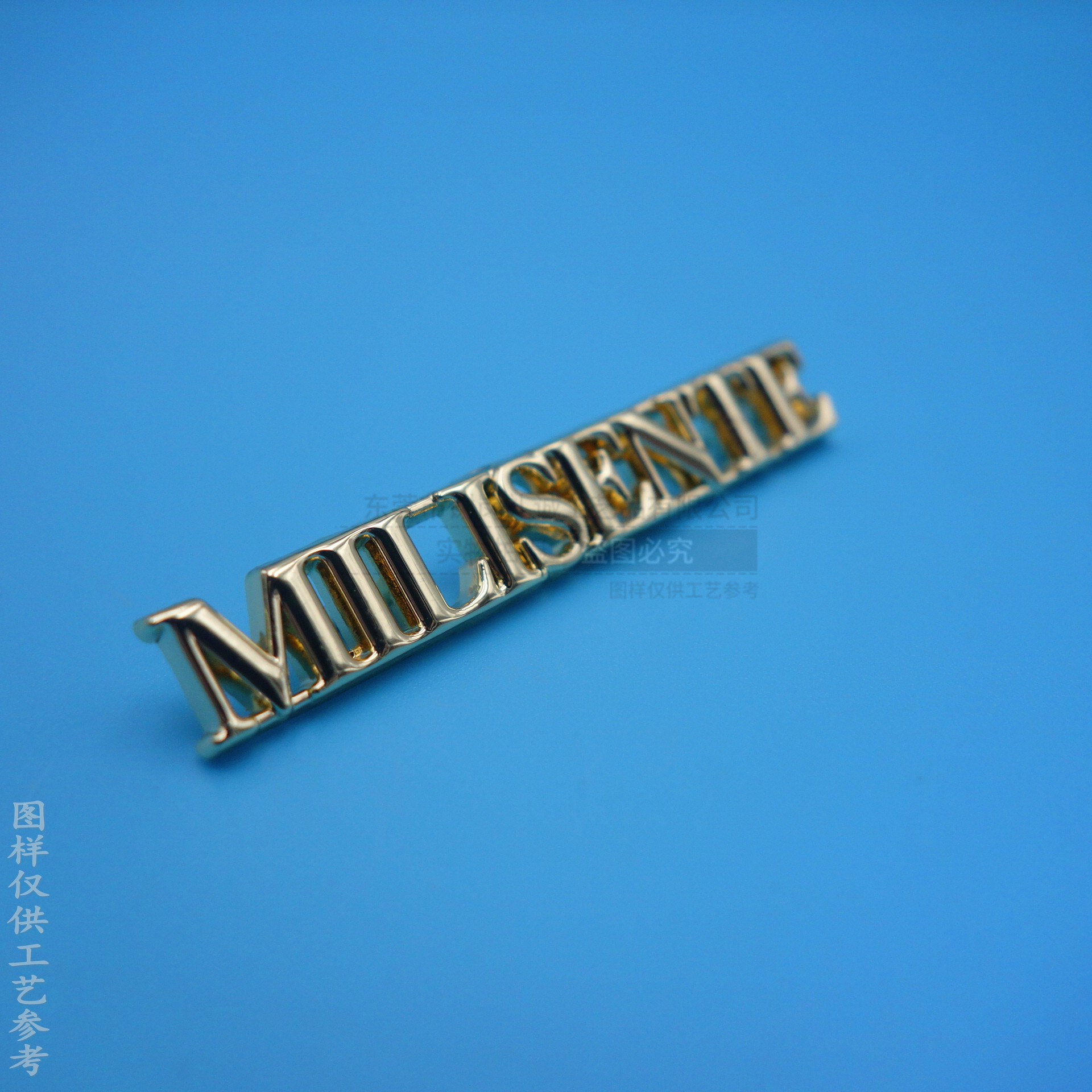 创意金属英文字母铭牌 挂镀仿金色合金标牌 箱包五金logo商标标识