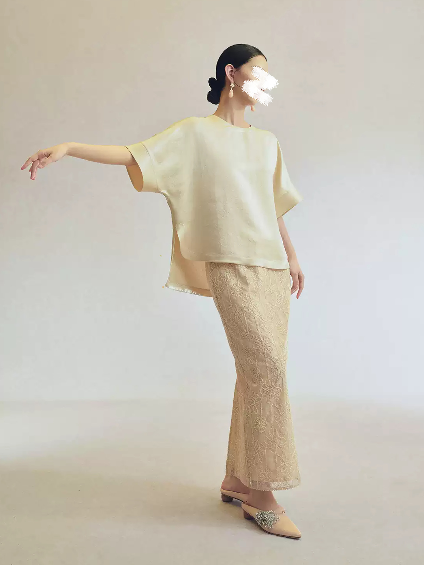 Áo thun nữ cổ tròn tay ngắn phong cách mới Trung Hoa, chất vải nặng, form rộng — màu trắng ngà chi tiết 2