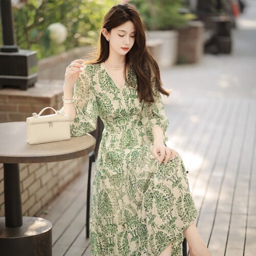 Big skirt spring and autumn date casual French retro green floral dress summer new waist V-neck long skirt