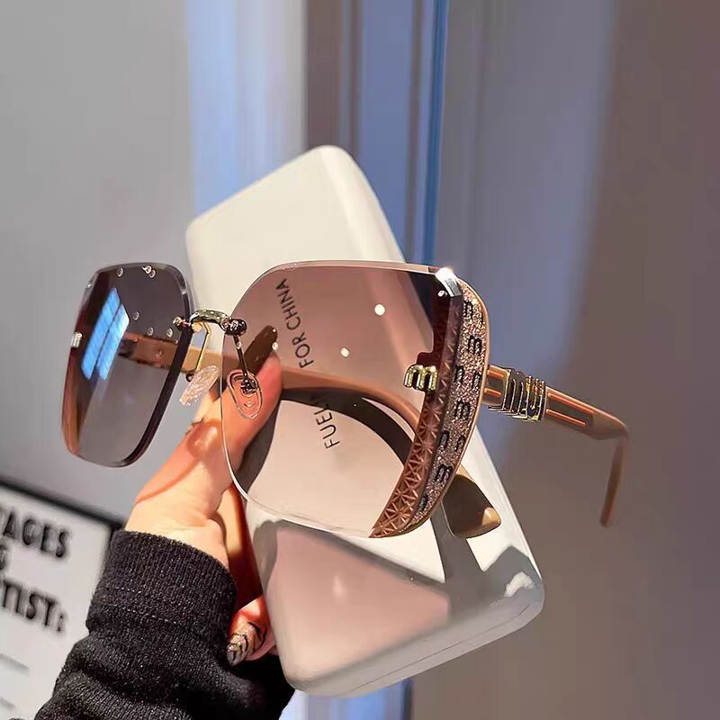 2026 New Style Large Frame Cut-Edge Sunglasses for Women, High-End Fashion Square Sunglasses, Polarized, Anti-Uv, Make the Face Look Smaller