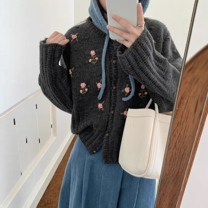 Korean Autumn and Winter New Stereo Flower Embroider Knitted Cardigan Gentle Style Heavy Industry Sweet Fresh Sweater Jacket for Women Korean Autumn and Winter New Stereo Flower Embroider Knitted Cardigan Gentle Style Heavy Industry Sweet Fresh Sweater Jacket for Women
