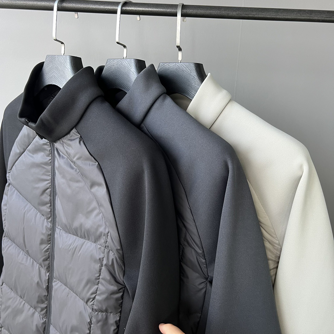 Men's Water-resistant White Duck Down Jacket With Stand Collar_voghion.com