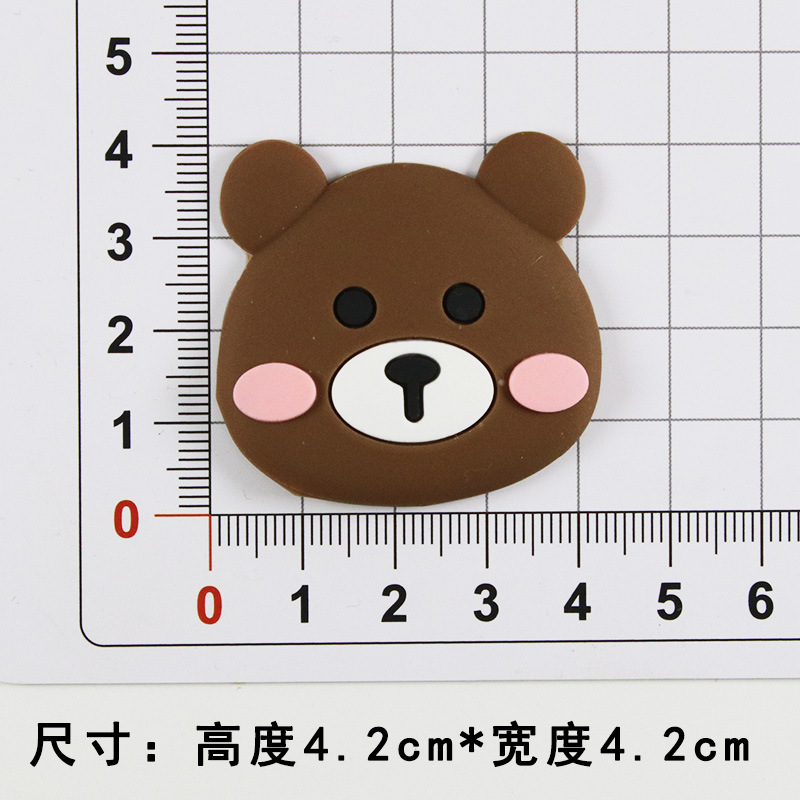 짙은 갈색 홍당무 곰