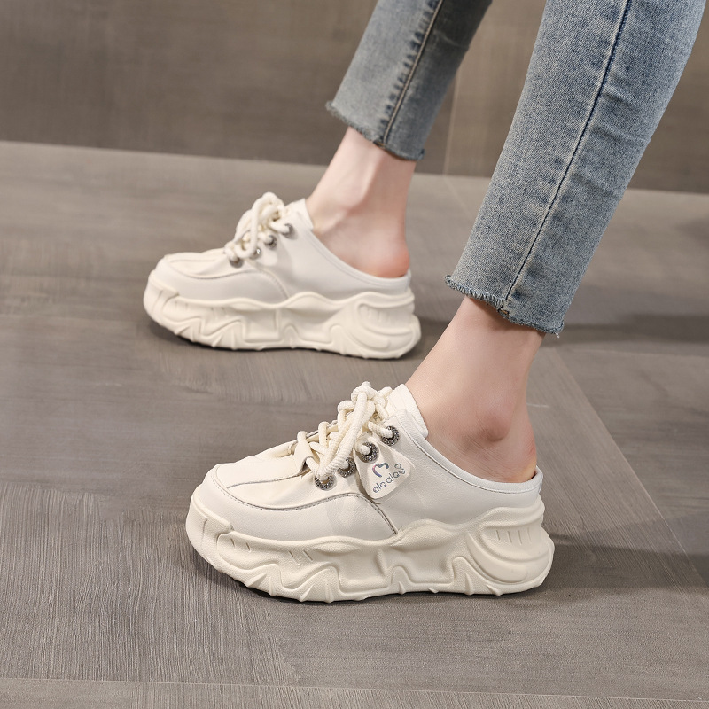 Giày sneaker nữ đế dày tăng chiều cao mũi trùm đầu dáng lười một chân — màu be