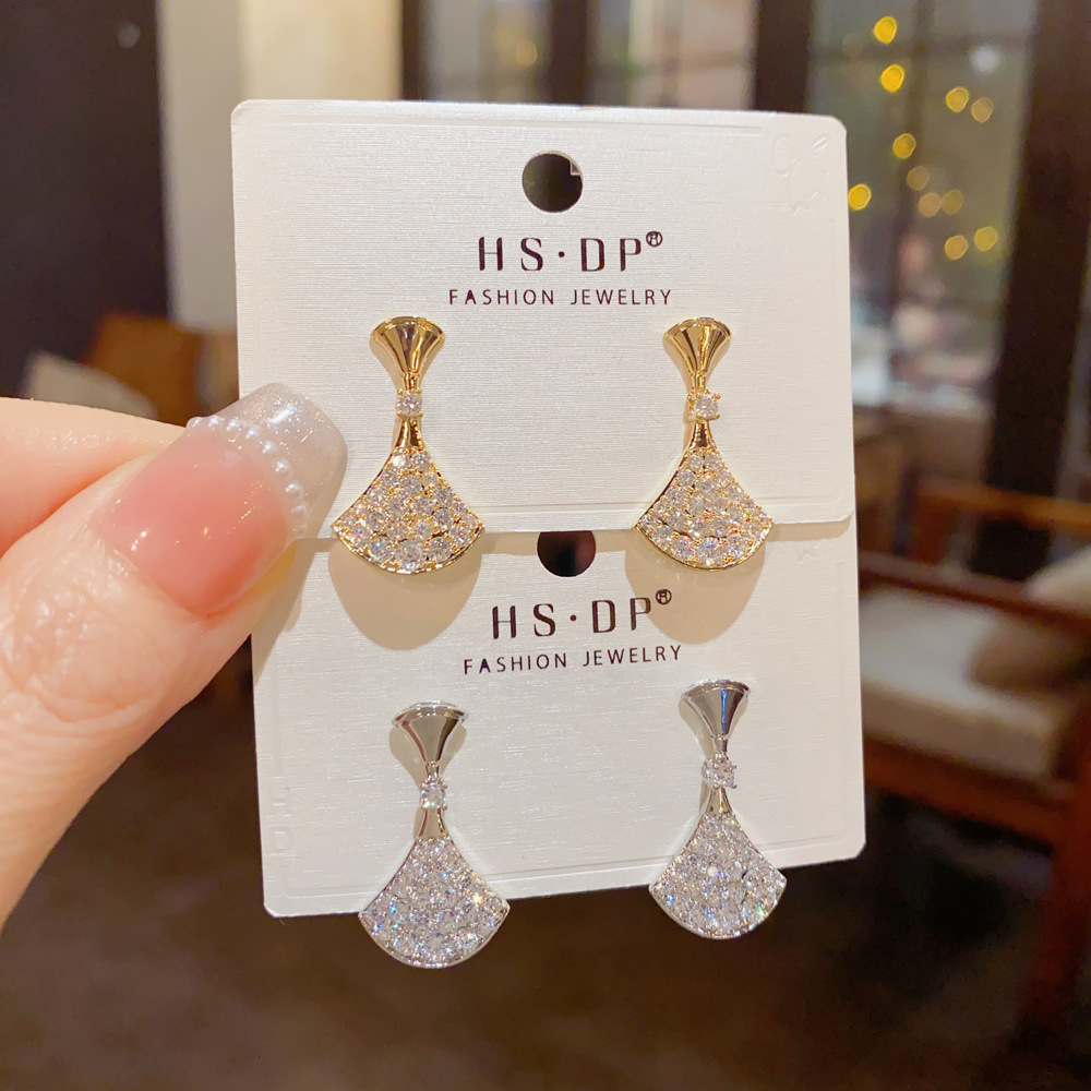 fashionable design elegant sophisticated shiny earrings