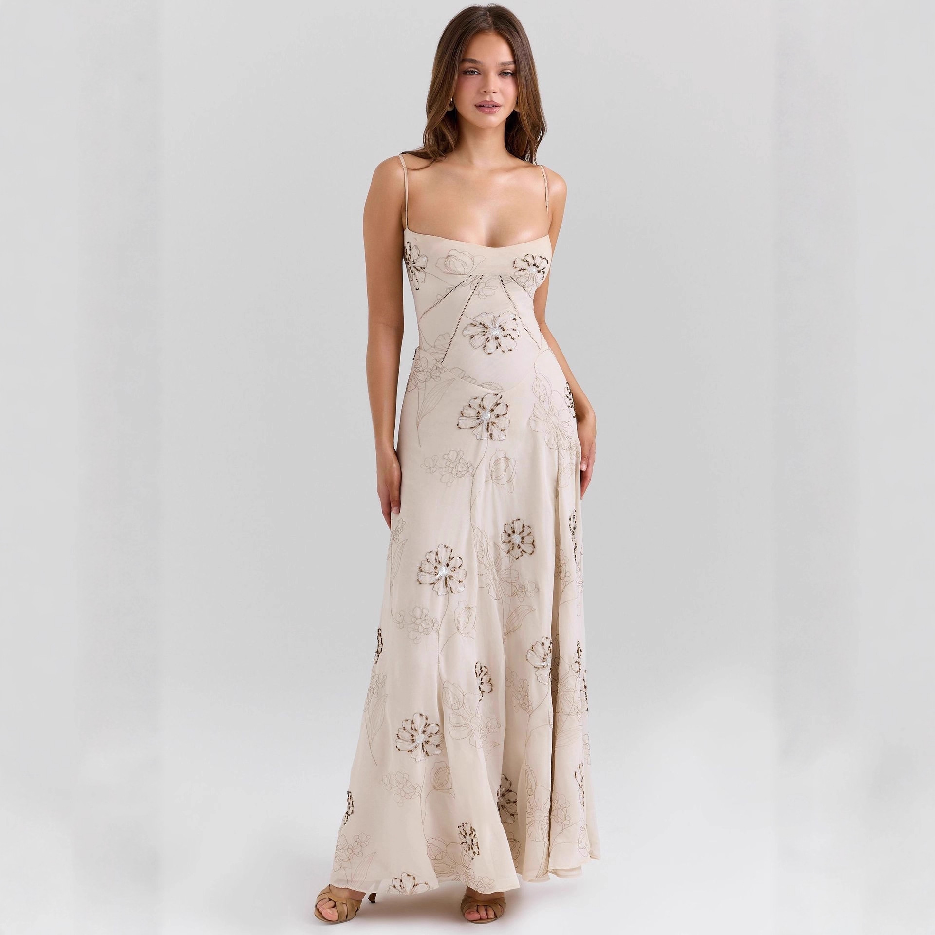 2025夏季新款法式高级感设计棉布复古时尚绣花女装连衣裙