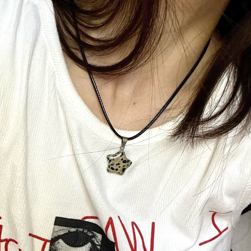 15g Weight Natural Stone Pendant Material Pendant Necklace Classification Leather Rope Chain Material 1 Piece Quantity Holiday, Daily Occasion natural stone, Leather rope Material Star Pattern Women's Gender Simple Style Style Simple Style Star Natural Stone Leather Rope Wholesale Pendant Necklace 无