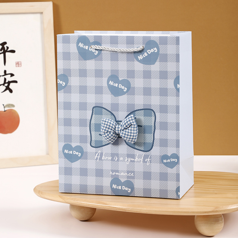 Personalidad de arco de papilla espesa bolsa de regalo de papel blanco regalo de cumpleaños bolsa de papel de embalaje de regalo de fábrica directa