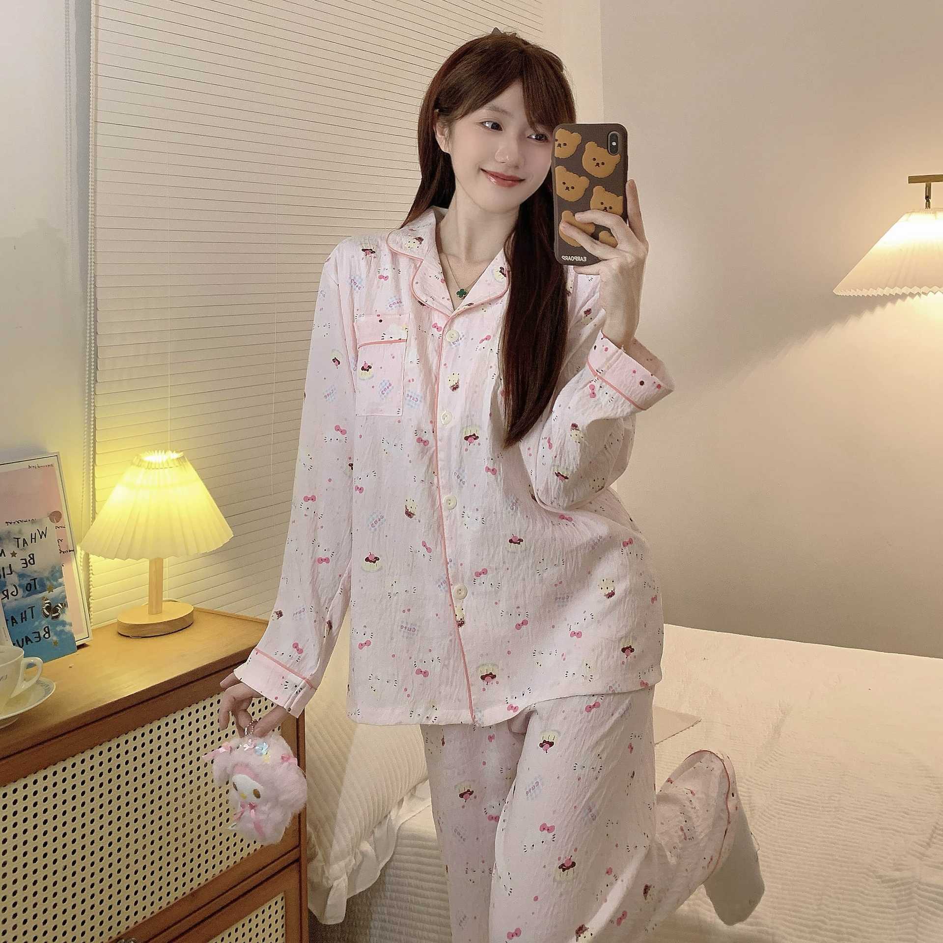 Pijamas al por mayor transfronterizos de primavera y otoño nubes de algodón pantalones de manga larga cardigans lindos con cojín de pecho se pueden usar ropa de hogar