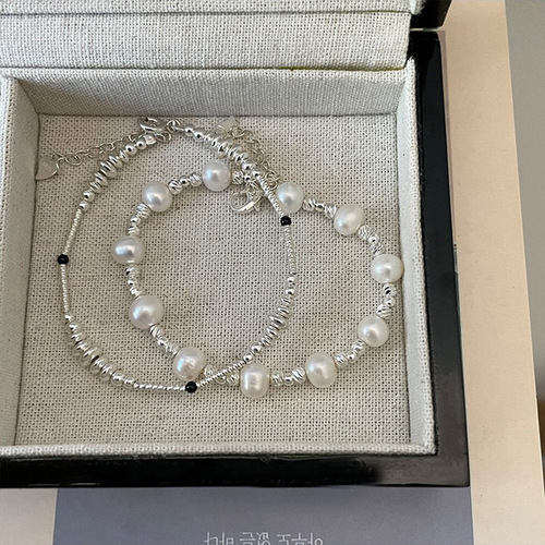 Korean-style minimalist all-match pearl bracelet—light luxury, niche, sophisticated, and exquisite hand jewelry—perfect as a trendy gift for your bestie!