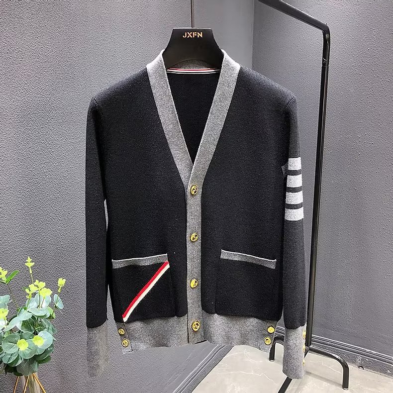 봄과 가을 전국 유행 편지 자카드 줄무늬 가장자리 남자 캐주얼 칼라 유행 니트 스웨터 버튼 따뜻한 카디건 스웨터 트렌디