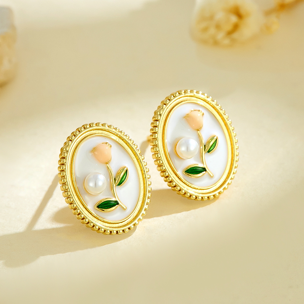 Nuevo diseño de nicho chino Pendientes de estilo de pintura al óleo flores de perlas Pendientes de esmalte pintado temperamento Pendientes dulces al por mayor