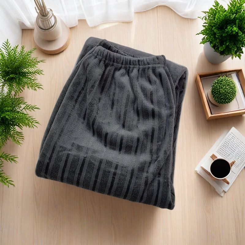 2025 otoño y invierno de franela gruesa pijamas de color sólido para hombres y mujeres de tamaño caliente se pueden usar pantalones de mediana edad y pantalones caseros