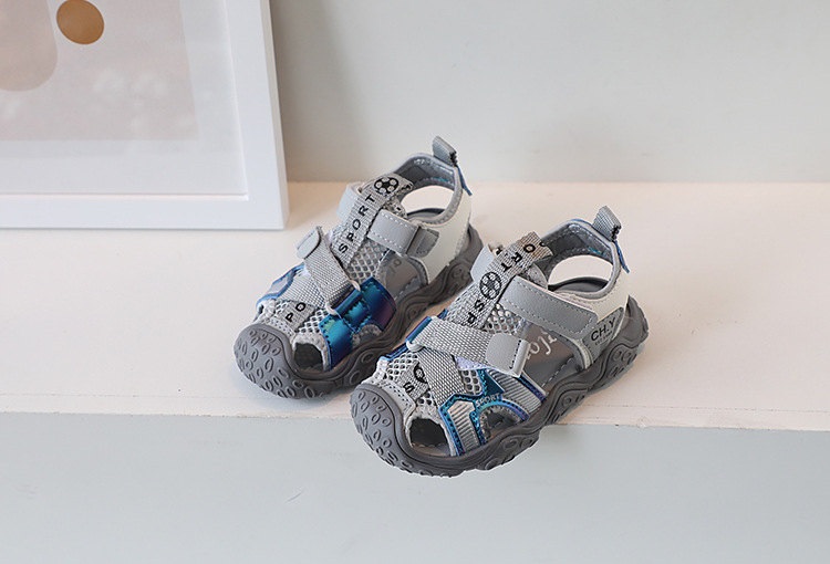 2023 Sommer Neue Kindersandalen, Baotou Anti-Kick-Strandschuhe mit weicher Sohle für Jungen, Ausgehöhlte Sportsandalen für Mädchen_voghion.com