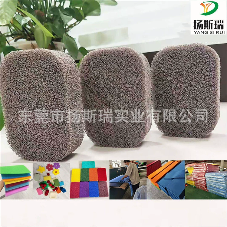 Силиконовая губка для мытья посуды, замоченная в воде, становится большой тепловой губкой