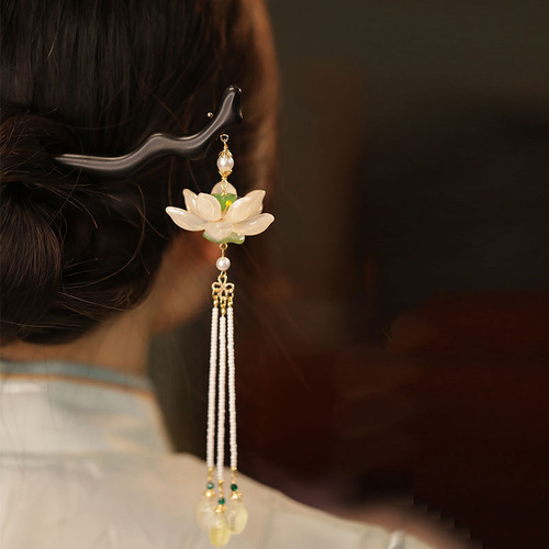 Ancient-style Chinese Hanfu peach wood lotus pearl beaded tassel hairpin, styled hair at the nape, hairpin with national trend temperament, hair accessory for women