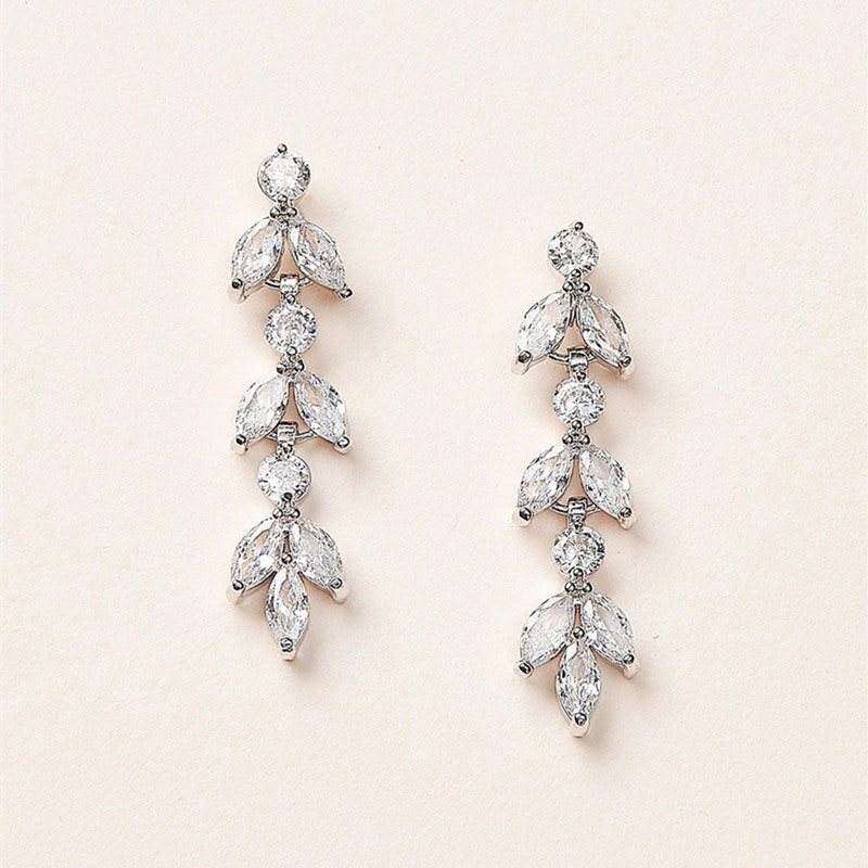 1 Pair Elegant Shiny Leaves Inlay Copper Zircon Drop Earrings display picture 4