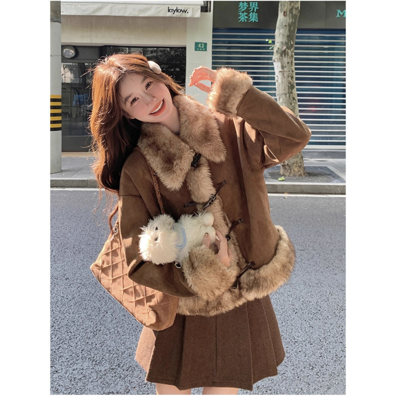 复古毛毛拼接麂皮绒外套女2024秋冬季美拉德加厚牛角扣独特超好看|undefined