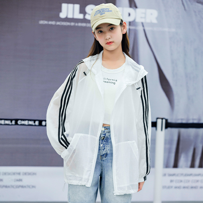 소녀의 태양 보호 의류 얇은 여름 2023 새로운 어린이 UV 보호 에어컨 셔츠 소녀 태양 보호 의류 코트