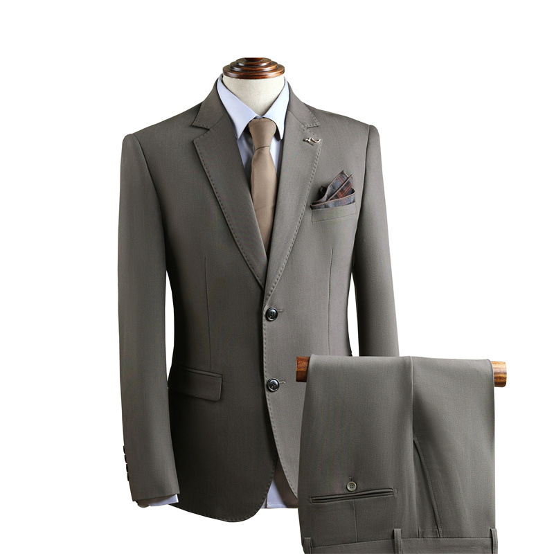Elegante abito da smoking da uomo, abbigliamento sartoriale da gentiluomo per matrimonio, sposo, testimone, colloquio di lavoro, stile skinny board._voghion.com