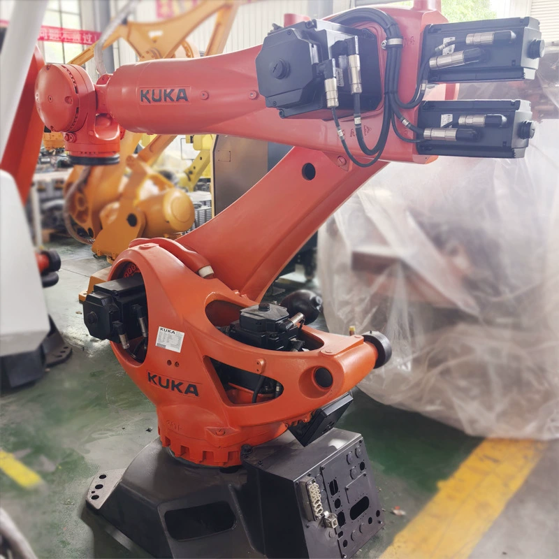 Использовался шестиосный робот KUKA грузоподъемностью 150 кг и вылетом руки 2,7 м для обработки и паллетирования.