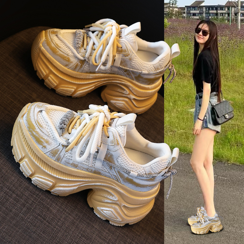 Giày sneaker nữ đế dày độn cao mặt lưới thoáng khí phong cách thể thao — Màu trắng