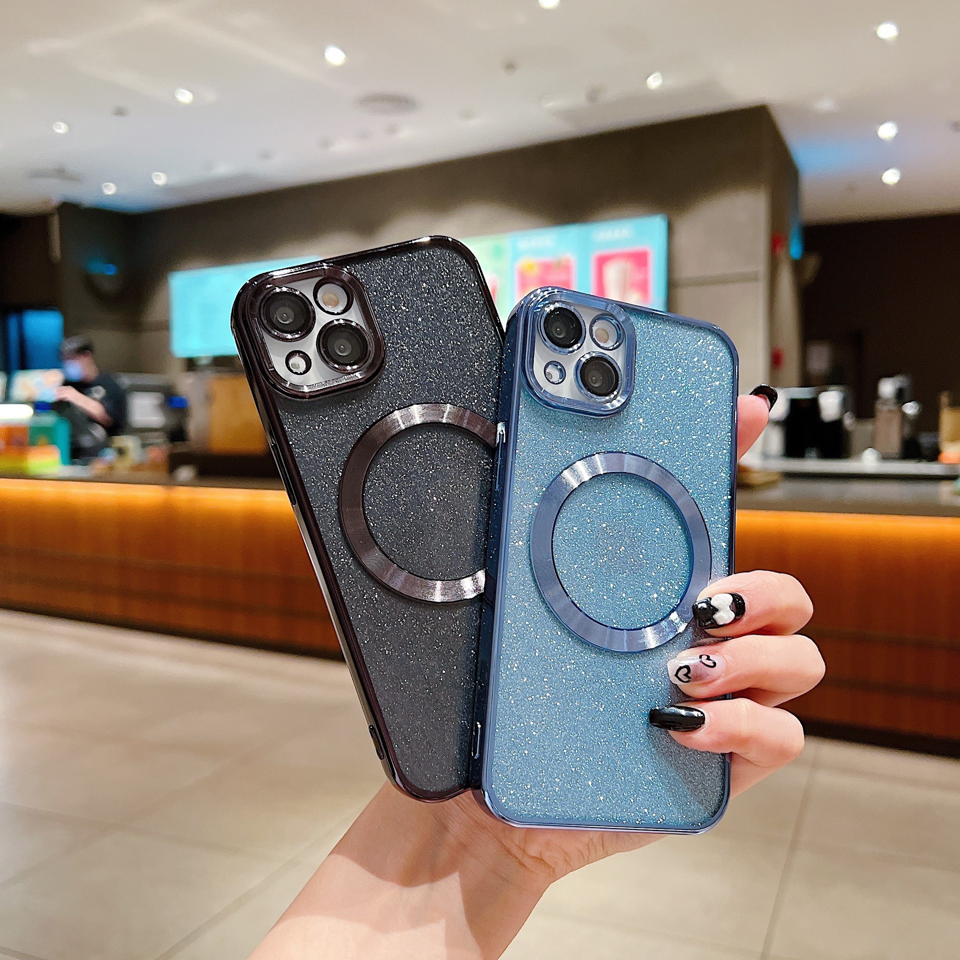 TechGlobe TechGlobe Custodia morbida glitterata con ricarica wireless magnetica per iPhone 17 Pro Max 16_voghion.com