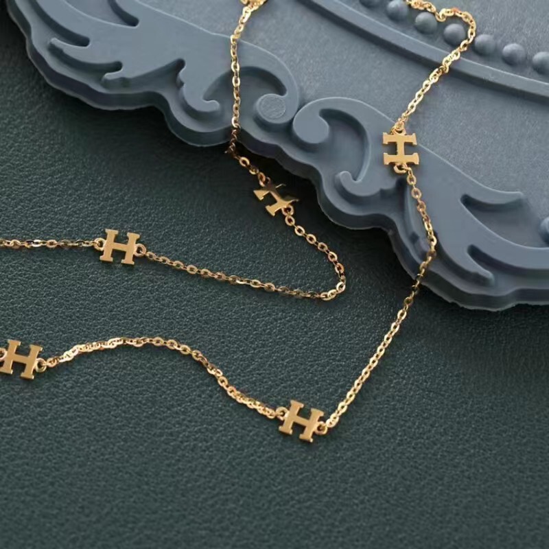 Fashion H letter titanium steel necklace simple atmosphere does not fade designer 2023 new versatile