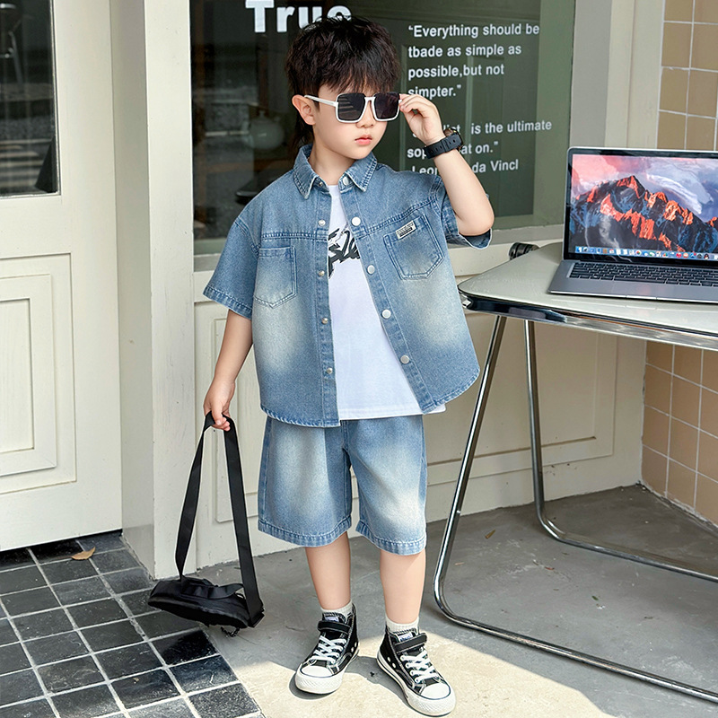 7354 traje de mezclilla para niños, camisa de manga corta de verano, traje de tres piezas, nuevo vestido para niños, verano coreano de estilo occidental