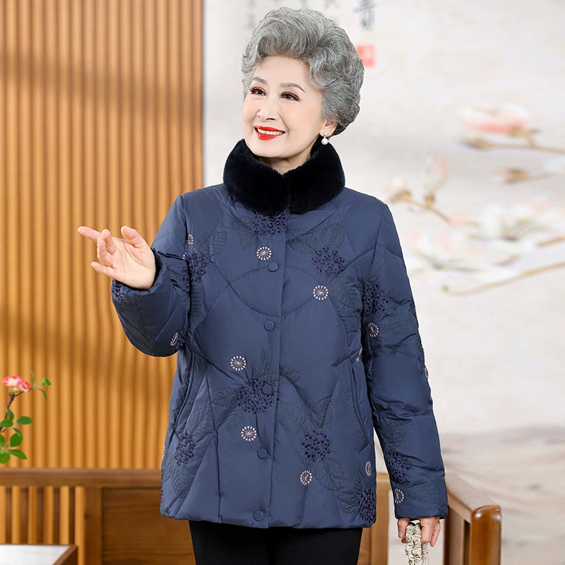 90 бархатная белая утка пуховик среднего и пожилого возраста с вышитым меховым воротником мама пуховик пальто топ осень-зима трансграничный