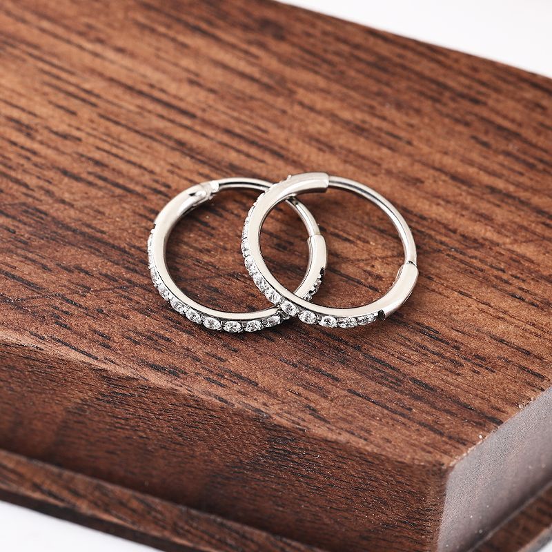 Pointed titanium steel lip stud product view