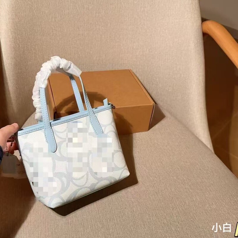 Coach's New City15 Mini Tote Bag Shoulder Handbag Commuter Mini Dumpling Bag Women's Crossbody Vegetable Basket Coach's New City15 Mini Tote Bag Shoulder Handbag Commuter Mini Dumpling Bag Women's Crossbody Vegetable Basket