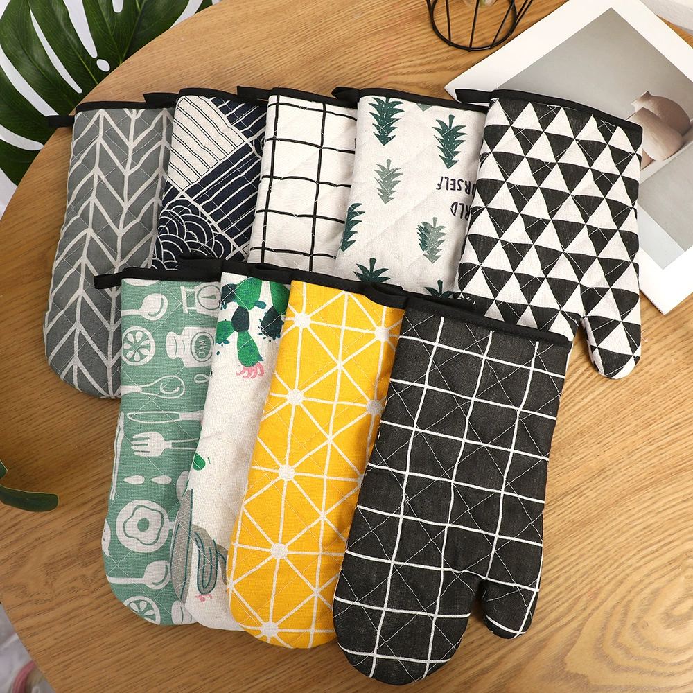 Черная обшивка минималистские изоляционные перчатки из полиэстера утолщенные микроволновые антиугарные перчатки Кухонная духовка Высокотемпературные перчатки