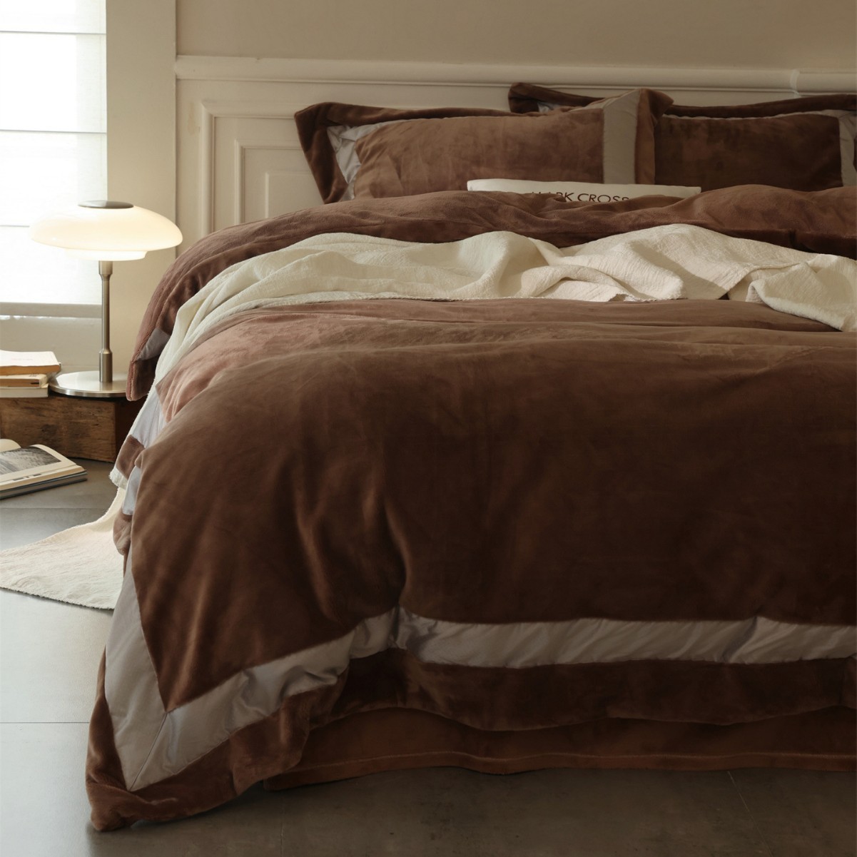 Mark Accessible Luxury Texture Soft and Waxy Top Mousse Milk Velvet Four-Piece Set High-Definition Warm Bedding Bedding Home Textiles