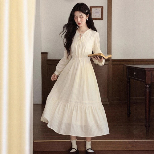 A women's autumn new style V-neck long-sleeved French-style apricot dress with 