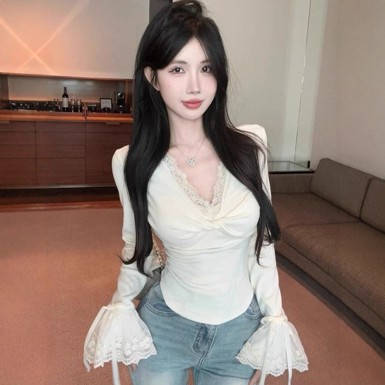 Ins Sexy V-Neck Lace Splicing Long-Sleeved T-Shirt for Women Slim-Fitting Sexy Pure Desire Bell-Sleeve Bottoming Top for Women t