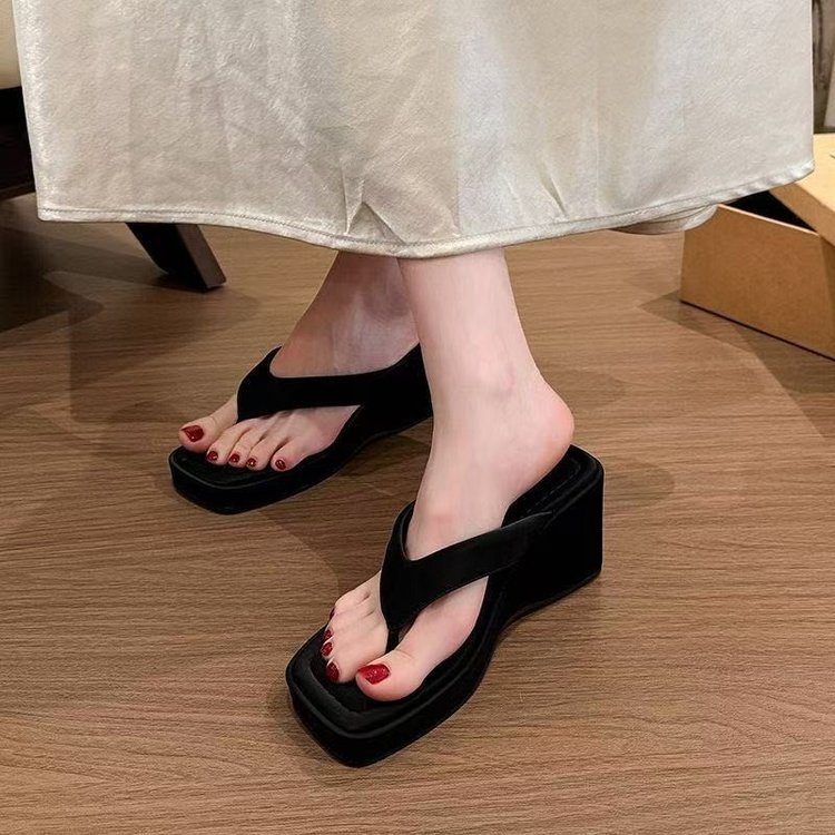 8CM tacones de pendiente de soleas gruesas de zapatillas en zigzag para mujeres de verano 06 nuevo estilo de vacaciones zapatillas de playa de cabeza cuadrada